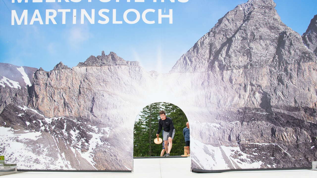 Erste Schweizer Melkstuhl-Eisbahn im Berghotel Bischofalp
