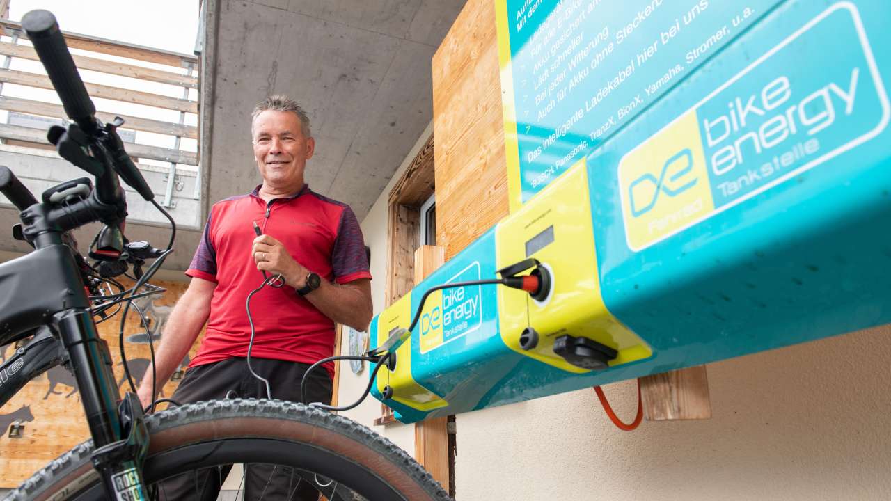 E-Bike Akkuladestation beim Berghotel Bischofalp