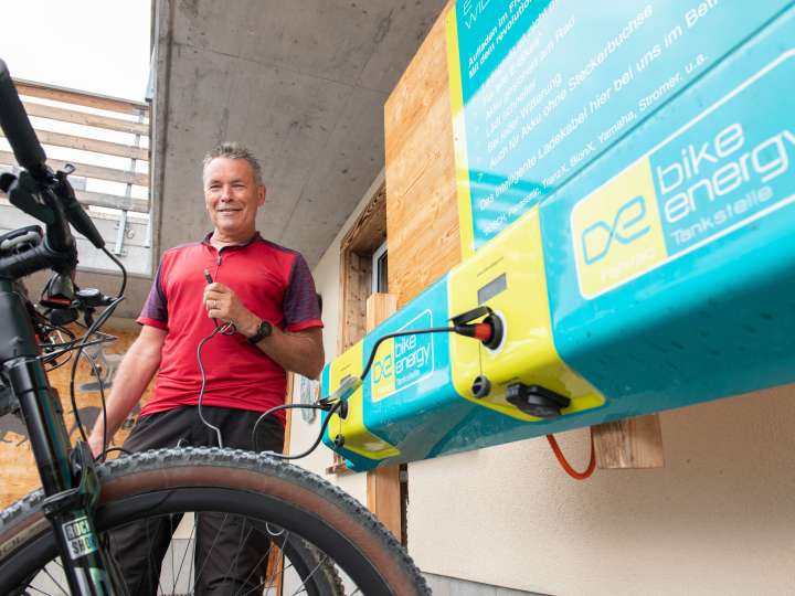 E-Bike Akkuladestation beim Berghotel Bischofalp
